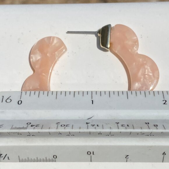 Soft Pink Resin Scalloped Hoop Earrings, Excellent Condition, No Backs/Stops - Picture 7 of 9